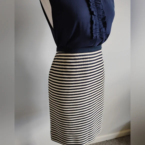 LOFT Cotton Blend Woven Navy Blue Cream/Tan Striped Pencil Skirt Classic Size 10 - Picture 6 of 16